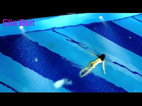 ❤️ मी पाहणे थांबवू शकत नाही, तरुण गोरा ELLA BOLT रिसॉर्ट पूलमध्ये नग्न पोहताना पकडला गेला ❌ mr.valeshop.top वर ❌️